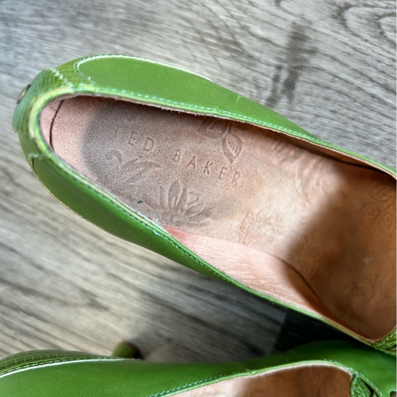 Ted Baker Green Leather Pumps | 7 - Picture 5 of 9